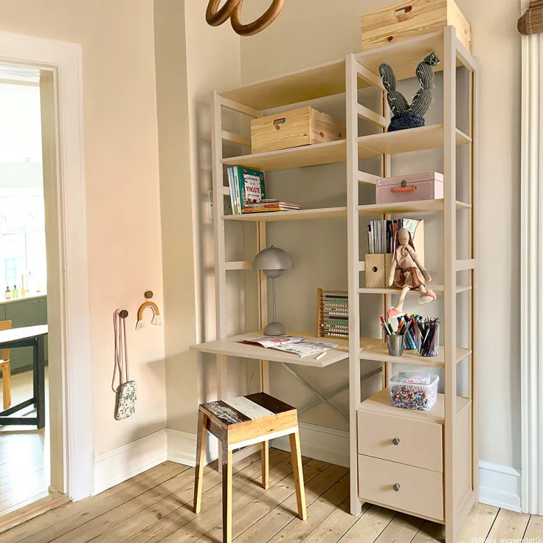 By Aulum Astrup stigereol med skrivebord, flere str. - Sand