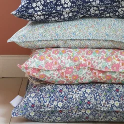 Lirum Larum Leg Mini, Liberty cushion, 50 x 50 cm – Ofelia