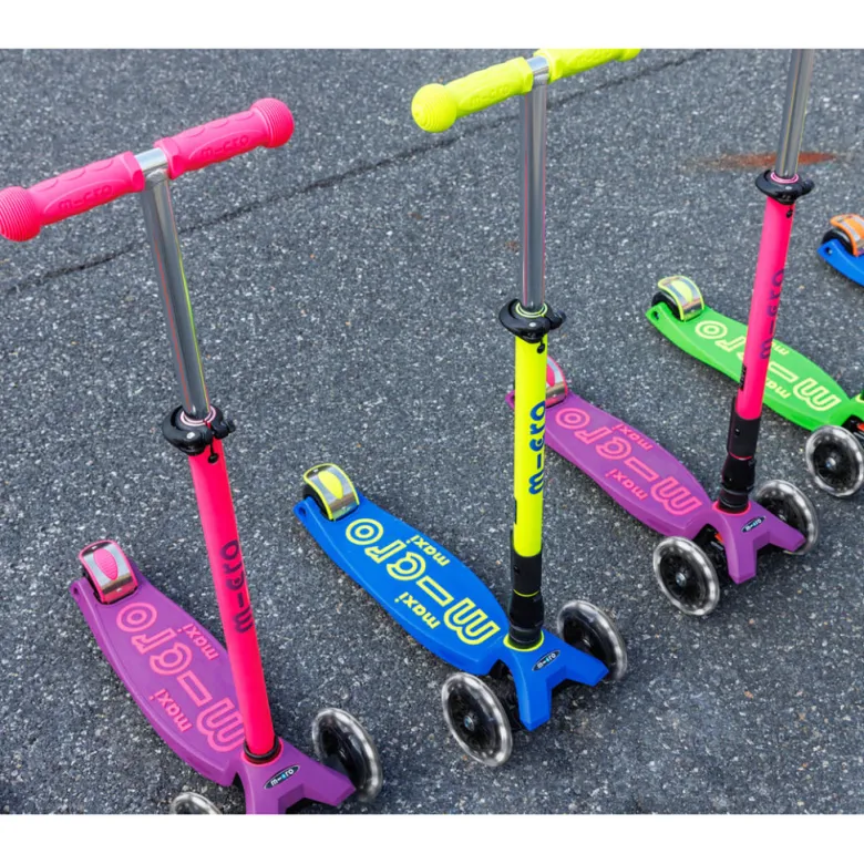 Micro Scooter, Maxi Deluxe LED - Neon Ultra Pink