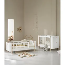 Oliver Furniture, Wood Mini+ Crib including Junior Kit – White/Oak