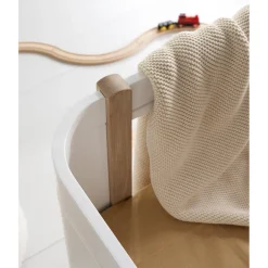 Oliver Furniture, Wood Mini+ Crib including Junior Kit – White/Oak