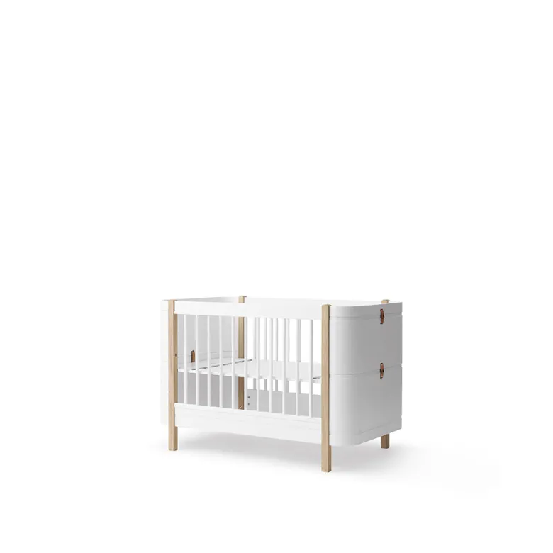Oliver Furniture, Wood Mini+ Crib including Junior Kit – White/Oak